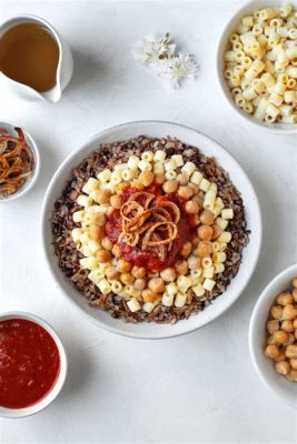  Koshari: ¡Un manjar egipcio que combina lo crujiente con la suavidad en un festival de sabores!