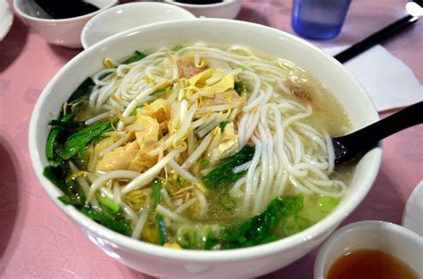  ¿Sabías que el Crossing Bridge Noodles combina la textura suave de los fideos con un sabor umami explosivo?