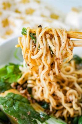  Deyang DanDan Noodles: ¿Un delicioso festín de sabores picantes y texturas suaves que te transportarán a las calles de Sichuan?