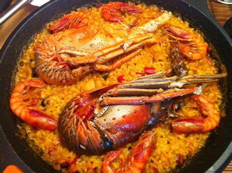  El Sabroso Arroz de Langosta Guigang: ¡Un Viaje Gastronómico que Combina la Frescura del Mar con el Aroma Inconfundible de las Especias Orientales!