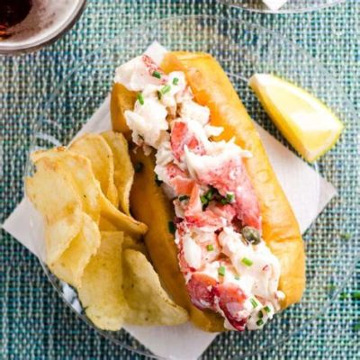  ¡El famoso Lobster Roll de Maine: una explosión de sabor fresco y decadencia marina en un solo bocado!