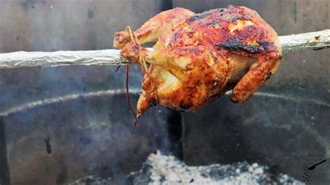  Sajji ¡Una explosión de especias y sabores caramelizados en el corazón de Uch Sharif!