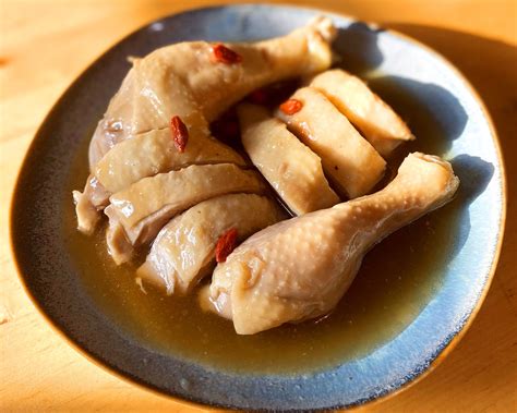  ¿Shaoxing Drunken Chicken: Un plato que embriaga el paladar con especias dulces y picantes?