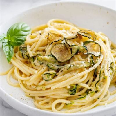  Spaghetti alla Nerano: Una Sinfonía de Queso Provolone y Berenjenas Doradas en la Costa Amalfitana