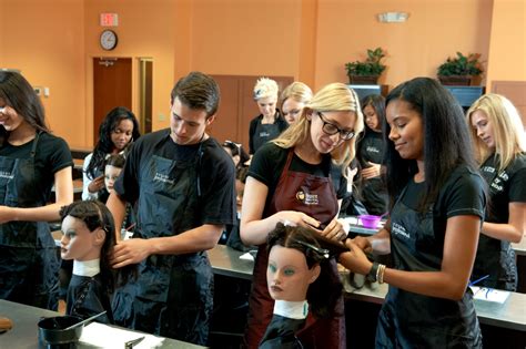 What Type of Education Is Required to Be a Cosmetologist?